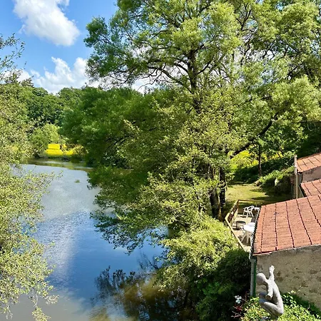 Le Moulin Du Guy, Proche Du Puy Dufou Bed & Breakfast Chanverrie Exterior photo