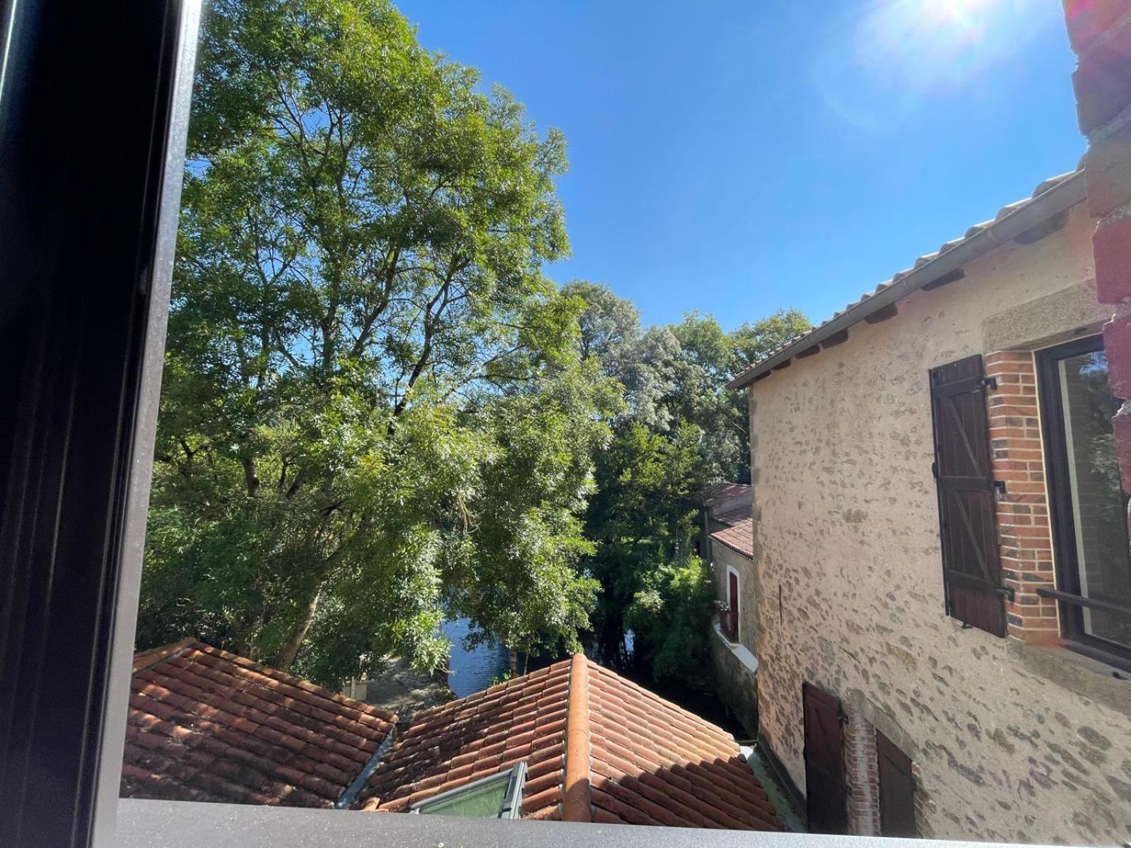Le Moulin Du Guy, Proche Du Puy Dufou Bed & Breakfast