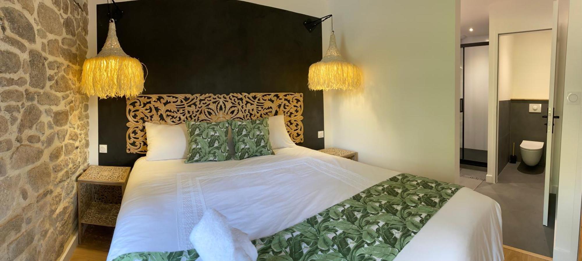 Le Moulin Du Guy, Proche Du Puy Dufou Bed & Breakfast *