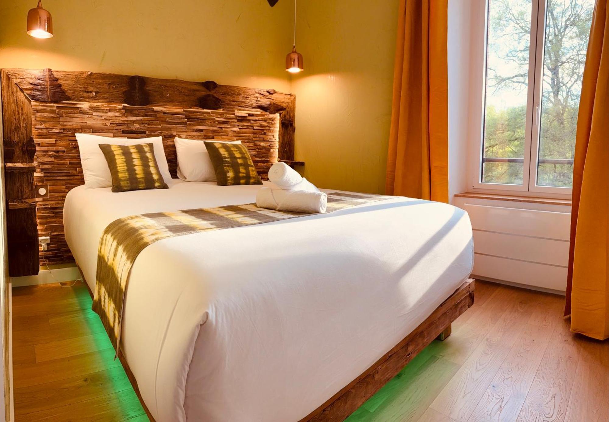 Le Moulin Du Guy, Proche Du Puy Dufou Bed & Breakfast Chanverrie