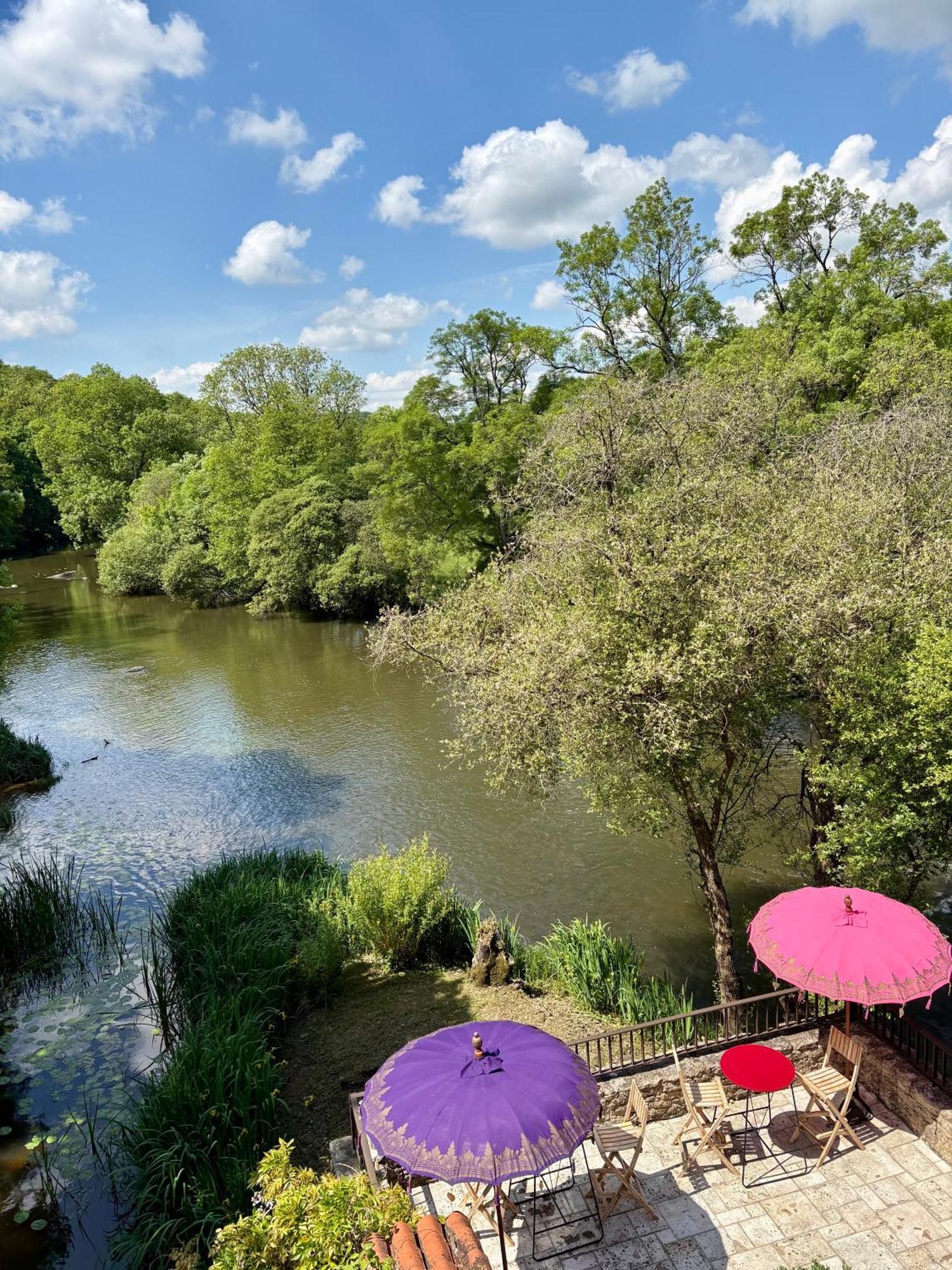 Le Moulin Du Guy, Proche Du Puy Dufou Bed & Breakfast Chanverrie