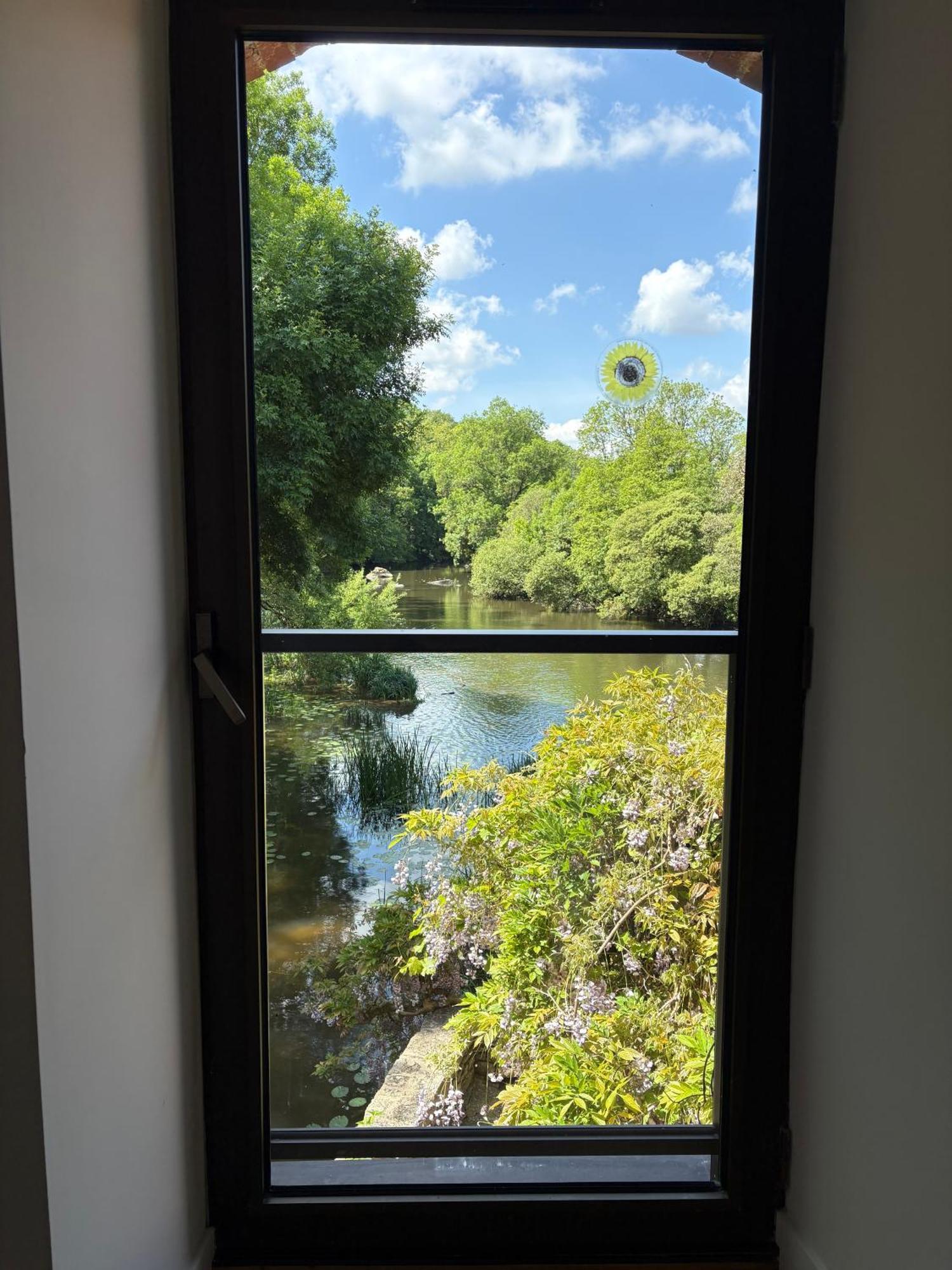 Le Moulin Du Guy, Proche Du Puy Dufou Bed & Breakfast